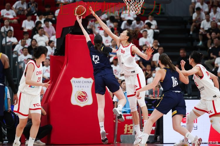 中国女篮绝杀取胜点燃全场气氛 战术调整效果逐渐显现 中国女篮绝杀取胜点燃全场气氛 战术调整效果逐渐显现